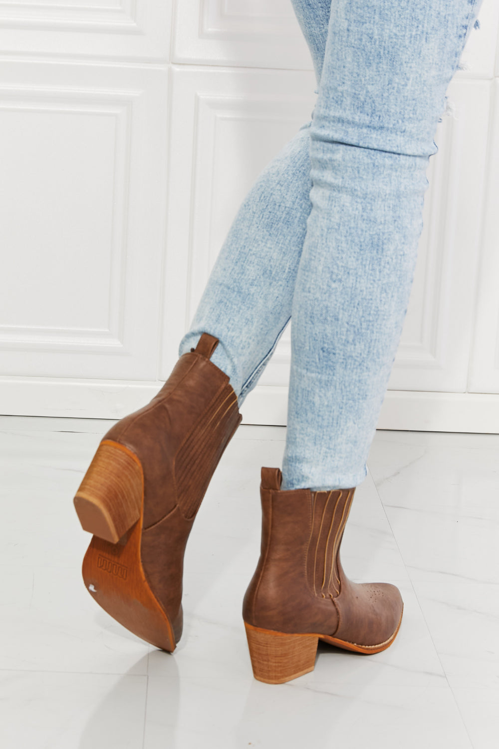 Stacked Heel Chelsea Boot in Chestnut