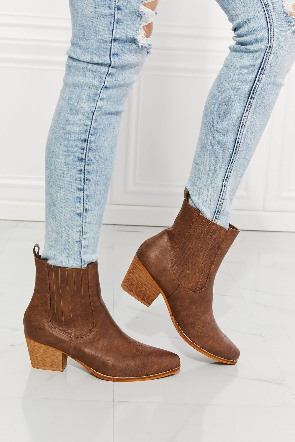 Stacked Heel Chelsea Boot in Chestnut