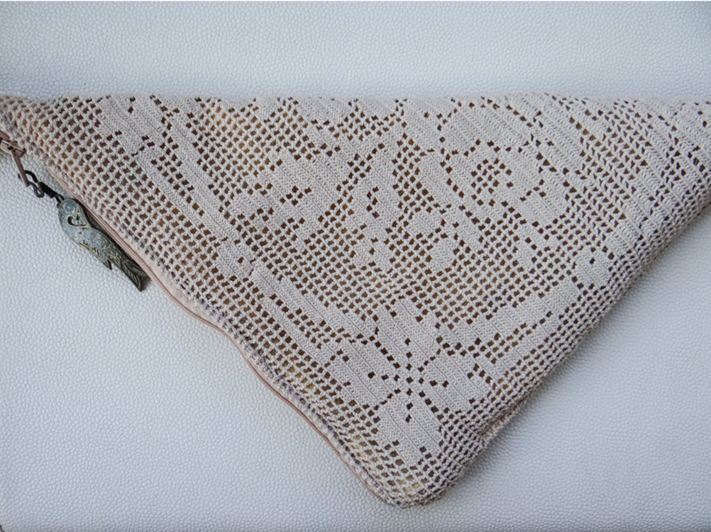 ANTITRA Turkish Triangular Clutch